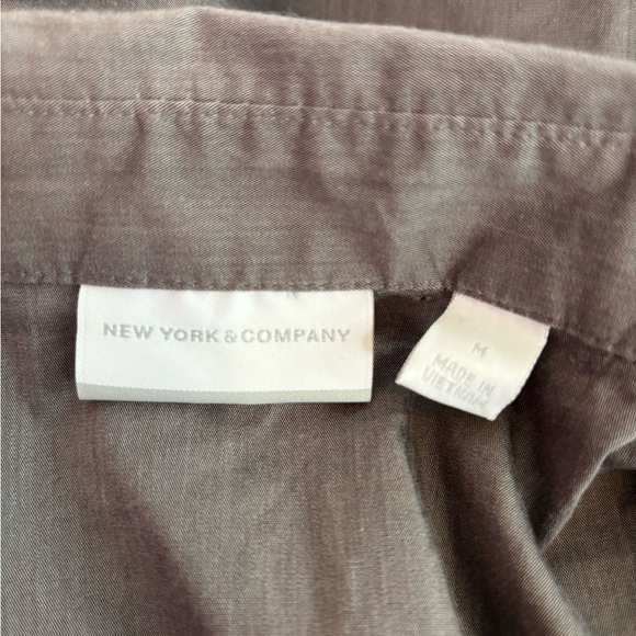 New York & Company Sleeveless Grey Ruffle Blouse with Size Zipper Size M - Picture 5 of 8